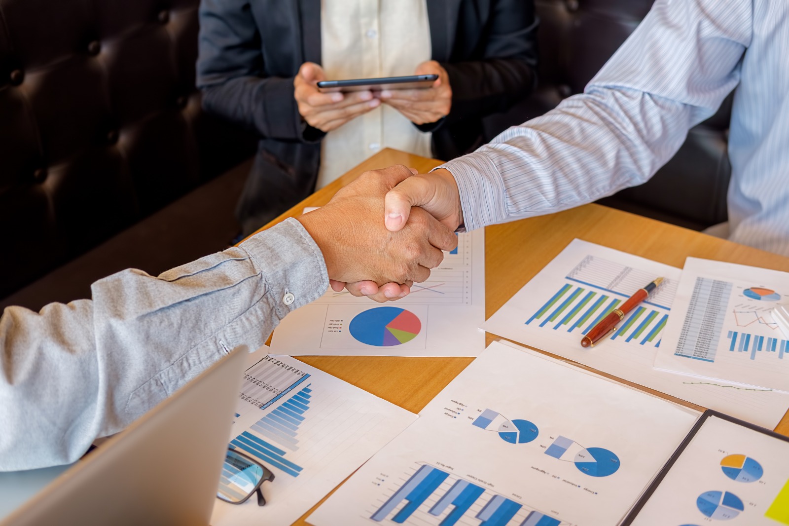 The Executive Guide to M&A Valuation: DCF, Comps, and Deal Success